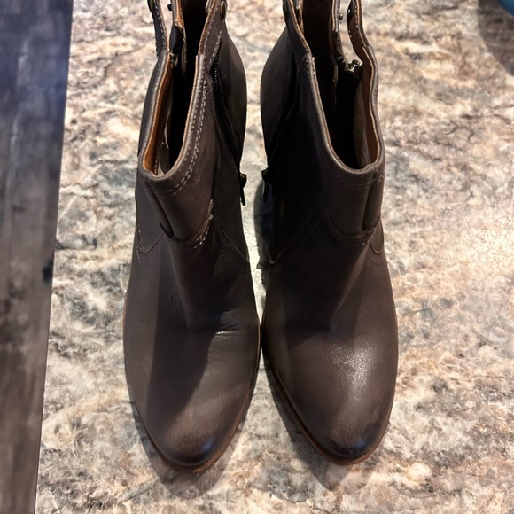 Ladies Lucky Brand Ankle Boots Chocolate Brown - Picture 5 of 8